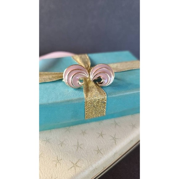 Beige and Gold Enamel Swirl Clip-on Earrings - Picture 2 of 10